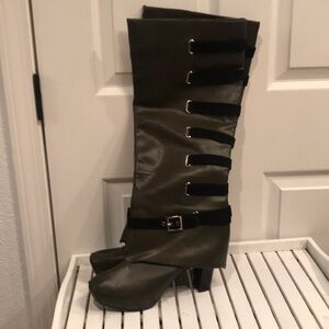 No name brand size 9 olive green pull on knee high boots with heel. Brand New